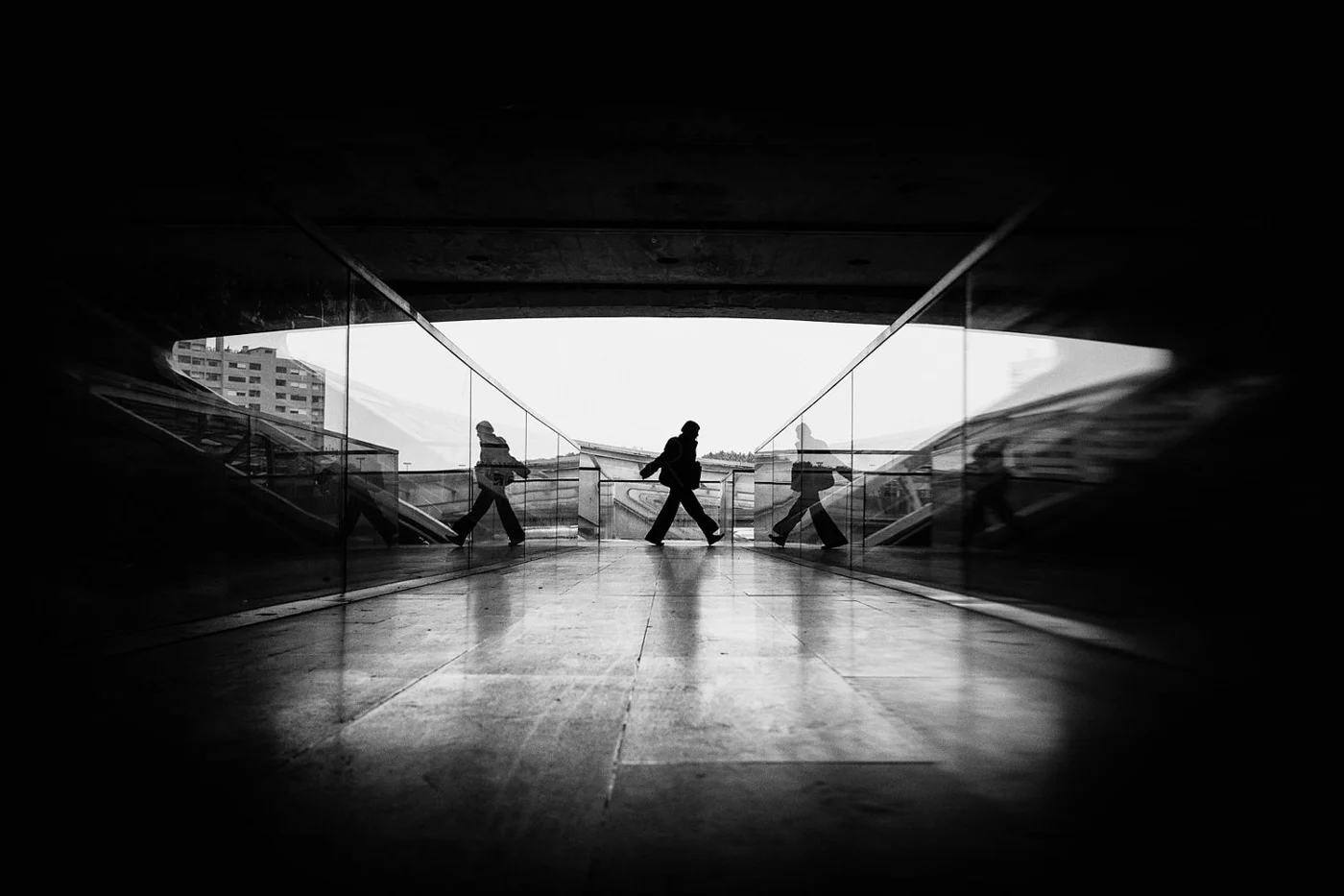 Street_Photography_reflections_SaschavanderWerf_web_19.jpg